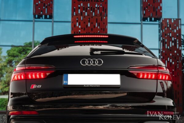 Автомобилна фотография на Audi S6 Avant